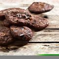 Cookies διπλής σοκολάτας με μπισκότο | Συνταγή[...]