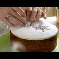 How to decorate your Christmas Cake -- Delia[...]