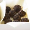 Τρουφάκια σοκολάτας με φουντούκι με 4 υλικά