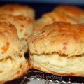 Εύκολα ψωμάκια με τυρί/ Cheesy biscuits