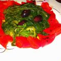Σαλάτα χόρτων με πιπεριές Φλωρίνης και ελιές