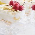Trifle με ανθόνερο και ροδάκινα