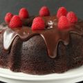 Σοκολατένιο κέϊκ με γλάσο σοκολάτας νηστίσιμο