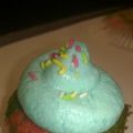 Cupcakes ουράνιο τόξο με frosting μαστιχα Χιου[...]