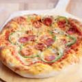 Πίτσα με πεπερόνι και άρωμα μαστίχας