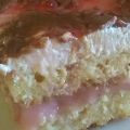 Γλυκό ψυγείου με κέικ και μαρμελάδα φράουλα[...]