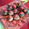 Muffins με αλεύρι ολικής αλέσεως, φράουλες και[...]