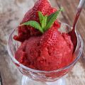 Υγιεινό και δροσερό παγωτό φράουλα ΧΩΡΙΣ ζάχαρη[...]