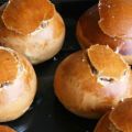 Στρογγυλά ψωμάκια γεμιστά με τονοσαλάτα