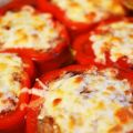 Γεμιστές κόκκινες πιπεριές με ντομάτα και τυρί[...]
