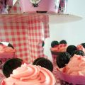 Η τούρτα της minnie, τα cakepops και τα cupcakes