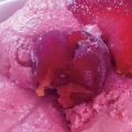 Παγωτό γιαούρτι με κόκκινα φρούτα