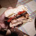 Burger με σολομό και μαγιονέζα με λεμόνι και[...]