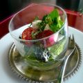 πράσινη σαλάτα με φέτα, μοτσαρέλα, σουσάμι και[...]