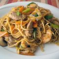 CHOW MEIN ΜΕ ΓΑΡΙΔΕΣ ΚΑΙ ΧΟΙΡΙΝΟ ΣΕ OYSTER[...]