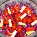 Σαλάτα κόκκινο λάχανο με ντοματάκια και κόκκινη[...]
