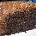 Σούπερ υγρό σοκολατένιο κέϊκ γαρνιρισμένο σε[...]