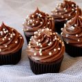 Σοκολατένια cupcakes με κρέμα σοκολάτας