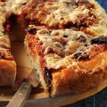 Πίτσα-πίτα με χωριάτικα λουκάνικα | Συνταγή |[...]