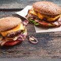 Ζουμερό cheeseburger | Συνταγή | Argiro.gr