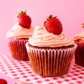 Cupcakes με σοκολάτα και μαρμελάδα φράουλα
