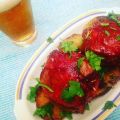 Γεμιστά κρεμμύδια με bacon και bbq sauce