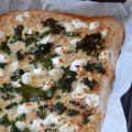 Πίτσα με Kale, Φέτα και Βάση από Κινόα