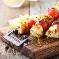Σουβλάκια με ντοματίνια και χαλούμι