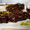 χοιρινά παϊδάκια (2) με συμπυκνωμένο γλάσο -[...]