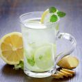 Παγωμένο πράσινο τσάι με μέντα, λεμόνι και[...]