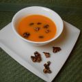 Carrot soup με καραμελωμένα καρύδια