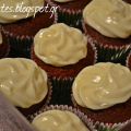 Red velvet cupcakes  (κάπ κεικ κόκκινο βελούδο)