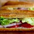 Σάντουιτς με μαρούλι, ντομάτα και γαλοπούλα