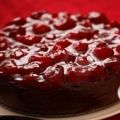 Cheesecake σοκολάτας με σάλτσα φράουλας