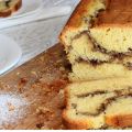 Κέικ με Άρωμα Τσουρέκι Και Γέμιση Cinnamon Roll[...]