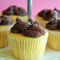 Cupcakes βανίλιας με σοκολατένια βουτυρόκρεμα