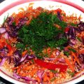 Σαλάτα με κινόα και κόκκινο λάχανο