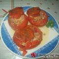 Ντομάτες γεμιστές με λουκάνικα