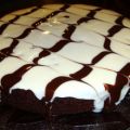 Κέικ με μαύρη και λευκή σοκολάτα και επικάλυψη[...]