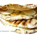 Αραβικές Πίτες Με Τυρί, Γαλοπούλα Και Αυγό!