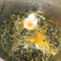 Σπανακόρυζο με βραστά αυγά μάτια Spinach rice[...]