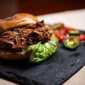 Εύκολο Pulled Pork σε κατσαρόλα | Caruso.gr