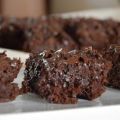 Υπερσοκολατένιο brownie με ρεβίθια και ταχίνι