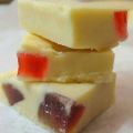 Fudge λευκής σοκολάτας σαν μωσαϊκό συνταγή από[...]