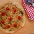 Πίτσα με πέστο ρόκας και παρμεζάνα