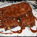 Brownies με φουντούκια και σιρόπι σοκολάτας