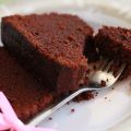 Εύκολο σοκολατένιο κέϊκ με λάδι με 5 μόνο υλικά