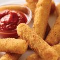 Φανταστικά sticks Μοτσαρέλας με πικάντικη σάλτσα