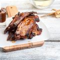 Χοιρινά παϊδάκια καραμελωμένα με bbq sauce και[...]