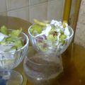 Ξεχωριστή σαλάτα με σάλτσα σταφίδας και καρύδια[...]